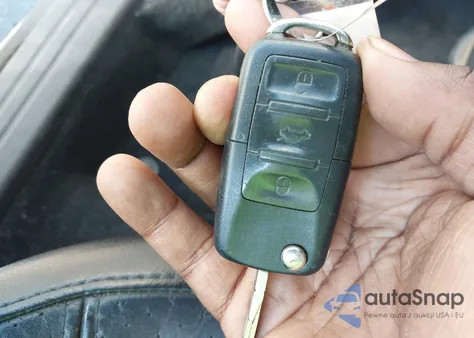 2004 Volkswagen New Beetle Gls 1.8T z USA, uszkodzony, nr VIN 3VWCD31C34M407564